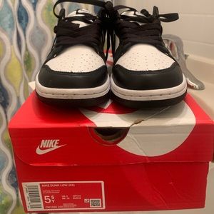 Nike dunk low black/white VNDS ACCEPTING OFFERS